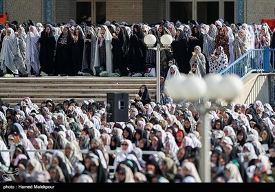 اقامه نماز عید فطر به امامت مقام معظم رهبری - مصلی تهران