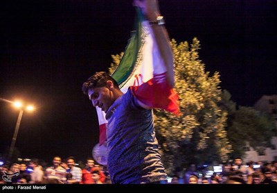 شادی مردم کرمانشاه پس از پیروزی تیم ملی فوتبال ایران مقابل مراکش