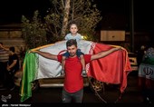شادی مردم تهران پس از پیروزی تیم ملی فوتبال مقابل مراکش