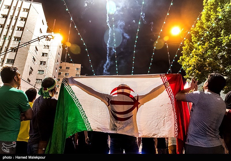 شادی مردم تهران پس از پیروزی تیم ملی فوتبال مقابل مراکش- عکس خبری تسنیم |  Tasnim
