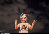 شادی مردم تهران پس از پیروزی تیم ملی فوتبال مقابل مراکش