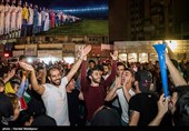 شادی مردم تهران پس از پیروزی تیم ملی فوتبال مقابل مراکش