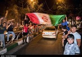 شادی مردم تهران پس از پیروزی تیم ملی فوتبال مقابل مراکش