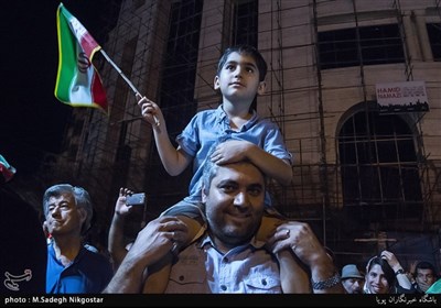 شادی مردم کرج پس از پیروزی تیم ملی فوتبال