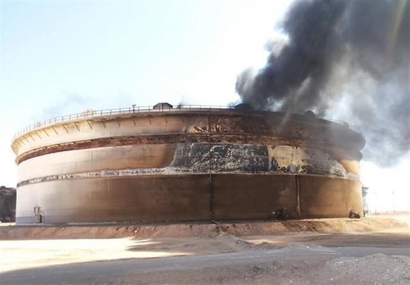 تحولات لیبی| مخزن بزرگ نفتی همچنان در آتش می‌سوزد؛ افراد مسلح در درنه محاصره شدند