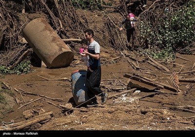 صوبہ گیلان کے گاوں کاکرود میں سیلاب اور ژالہ باری کی تباہ کاریاں