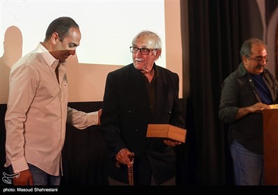 تقدیر از رضا مجاوری در دومین شب نقره ای فیلمبرداران سینمای ایران