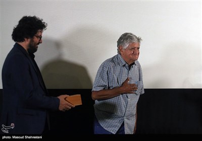 تقدیر از همایون پایور در دومین شب نقره ای فیلمبرداران سینمای ایران