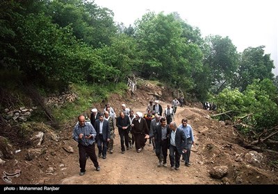 بازدید نماینده ولی فقیه استان گیلان از مناطق سیل زده اشکورات رودسر