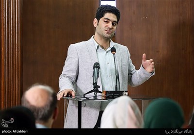 سعید میرمحمدی دبیر همایش عکاسی جنگ، برای صلح