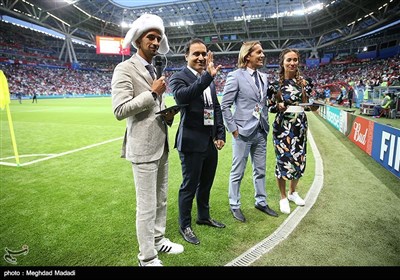 مشجعی المنتخب الإیرانی لکرة القدم امام نظیره الإسبانی