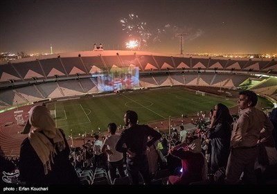 مشاهدة مباراة المنتخب الإیرانی لکرة القدم أمام اسبانیا فی ملعب آزادی فی طهران