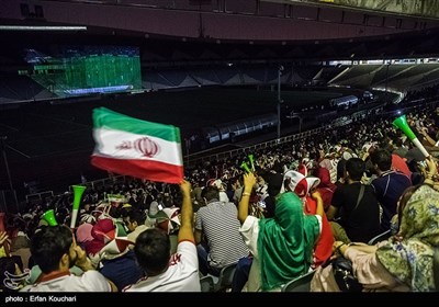 مشاهدة مباراة المنتخب الإیرانی لکرة القدم أمام اسبانیا فی ملعب آزادی فی طهران