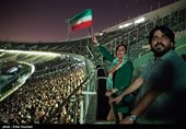 مشاهدة مباراة المنتخب الإیرانی لکرة القدم أمام اسبانیا فی ملعب آزادی فی طهران