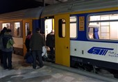 قطار قم ـ تهران و بالعکس به علت استقبال کم مسافر توجیه اقتصادی ندارد