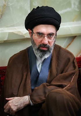 حجت‌الاسلام سیدمجتبی خامنه‌ای در مراسم تشییع پیکر حجت‌الاسلام سیدعلی‌اکبر حسینی استاد اخلاق