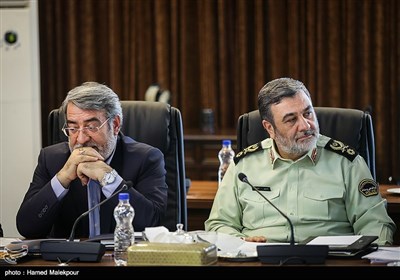سردار حسین اشتری و عبدالرضا رحمانی فضلی در جلسه مجمع تشخیص مصلحت نظام