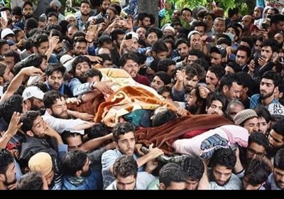 گفوارہ اننت ناگ میں خونریز تصادم اور شہداء کی تدفین میں عوام کا سیلاب