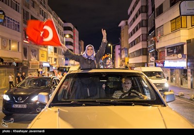 شب شادی مردم قبل از اعلام نهایی انتخابات ریاست جمهوری ترکیه
