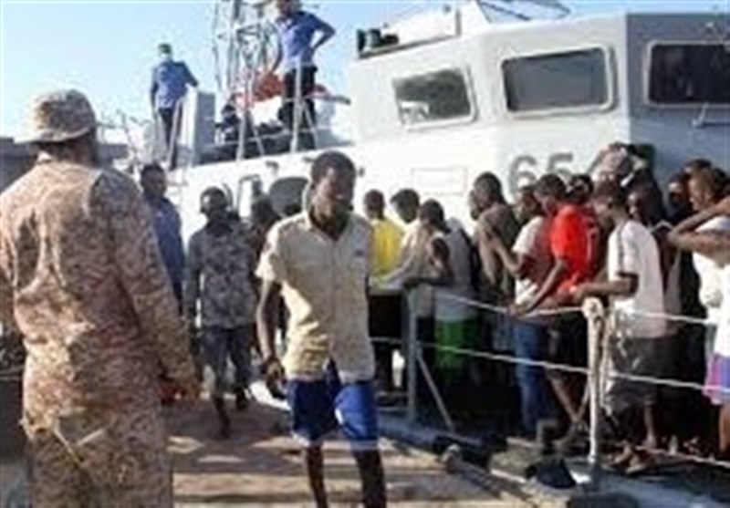 حرس السواحل اللیبیة ینقذ 485 مهاجراً
