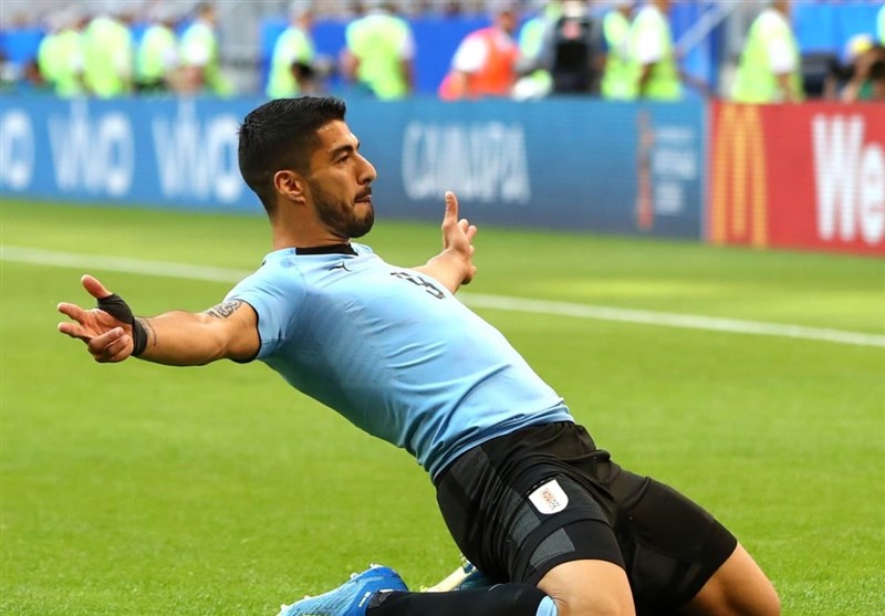 جام جهانی 2018|پیروزی اروگوئه مقابل روسیه در نیمه اول و 10 نفره شدن میزبان