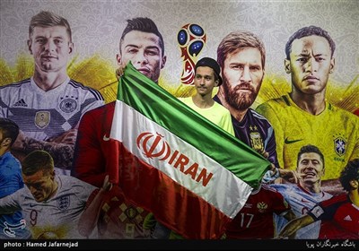 تماشای تیم های فوتبال ایران و پرتغال در چارسو