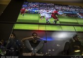 تماشای تیم های فوتبال ایران و پرتغال در چارسو