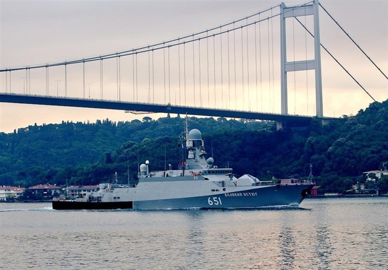 Russian Navy Escorts US Destroyers That Entered Baltic Sea