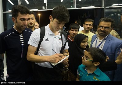 Team Melli Warmly Received by Fans at Tehran Airport