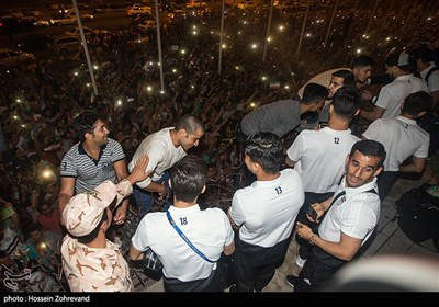 Team Melli Warmly Received by Fans at Tehran Airport