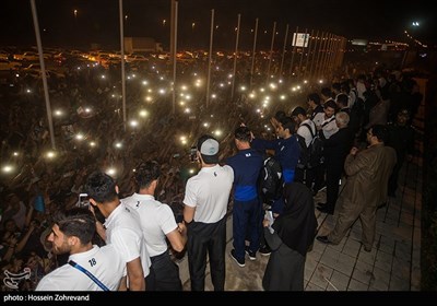 Team Melli Warmly Received by Fans at Tehran Airport