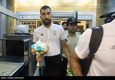 Team Melli Warmly Received by Fans at Tehran Airport