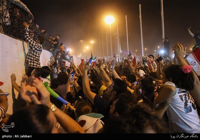 Team Melli Warmly Received by Fans at Tehran Airport