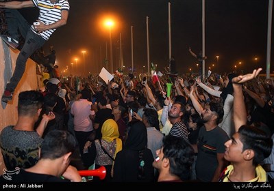 Team Melli Warmly Received by Fans at Tehran Airport