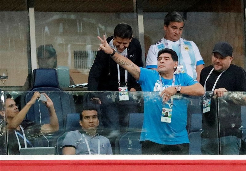 جام جهانی 2018 | رفتارهای مارادونا در سن پترزبورگ زیر ذره‌بین فیفا