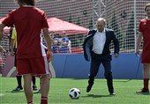 جام جهانی 2018| پا‌ به‌ توپ شدن پوتین و اینفانتینو با کت‌وشلوار در پارک فوتبال مسکو + عکس