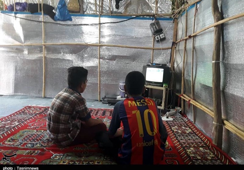 جام جهانی فوتبال در مناطق زلزله‌زده استان کرمانشاه به روایت تصویر