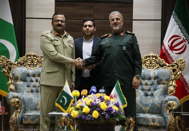 Iran, Pakistan Discuss Military Cooperation