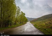 بارش باران در محورهای گیلان/ مهگرفتگی در محورهای اردبیل
