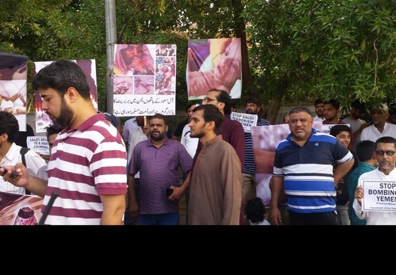 تظاهرات مردم کراچی مقابل کنسولگری عربستان در اعتراض به کشتار یمنی‌ها +تصاویر