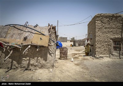 روستای دك باهو روستایی است از توابع بخش دشتیاری شهرستان چابهار در60 کیلومتری استان سیستان و بلوچستان ،آب این روستا شور است و همیشه توسط تانکر این روستا آبرسانی میشود.