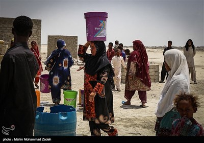 روستای دك باهو روستایی است از توابع بخش دشتیاری شهرستان چابهار در60 کیلومتری استان سیستان و بلوچستان ،آب این روستا شور است و همیشه توسط تانکر این روستا آبرسانی میشود.