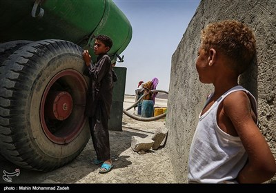 روستای دك باهو روستایی است از توابع بخش دشتیاری شهرستان چابهار در60 کیلومتری استان سیستان و بلوچستان ،آب این روستا شور است و همیشه توسط تانکر این روستا آبرسانی میشود.