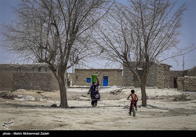 روستای دك باهو روستایی است از توابع بخش دشتیاری شهرستان چابهار در60 کیلومتری استان سیستان و بلوچستان ،آب این روستا شور است و همیشه توسط تانکر این روستا آبرسانی میشود.