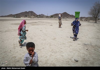 روستای دك باهو روستایی است از توابع بخش دشتیاری شهرستان چابهار در60 کیلومتری استان سیستان و بلوچستان ،آب این روستا شور است و همیشه توسط تانکر این روستا آبرسانی میشود.