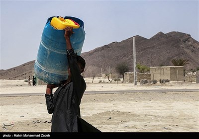 روستای دك باهو روستایی است از توابع بخش دشتیاری شهرستان چابهار در60 کیلومتری استان سیستان و بلوچستان ،آب این روستا شور است و همیشه توسط تانکر این روستا آبرسانی میشود.