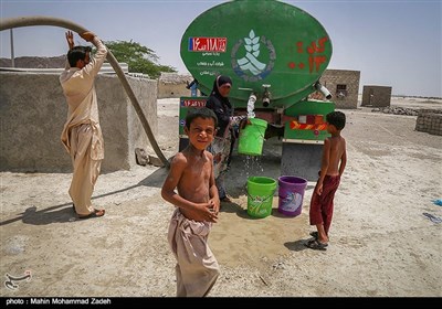 روستای دك باهو روستایی است از توابع بخش دشتیاری شهرستان چابهار در60 کیلومتری استان سیستان و بلوچستان ،آب این روستا شور است و همیشه توسط تانکر این روستا آبرسانی میشود.