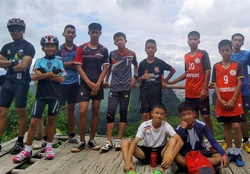 Missing Thai Soccer Team Players, Coach Found Alive After 9 Days in Cave (+Video)