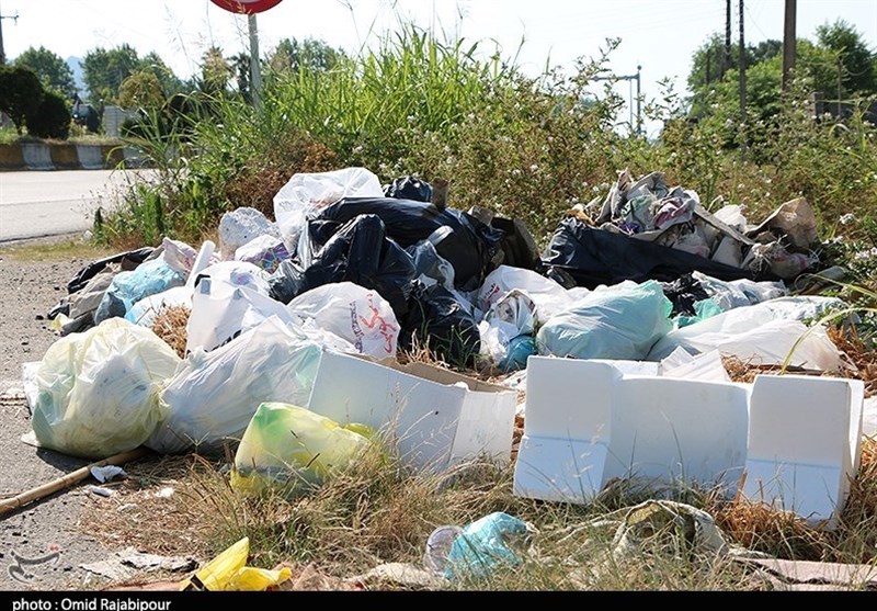 گیلان| انباشت زباله در محورهای ورودی رودسر+ تصاویر