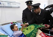 مشهد|دلجویی خادمان بارگاه رضوی از زائران حادثه دیده عراقی